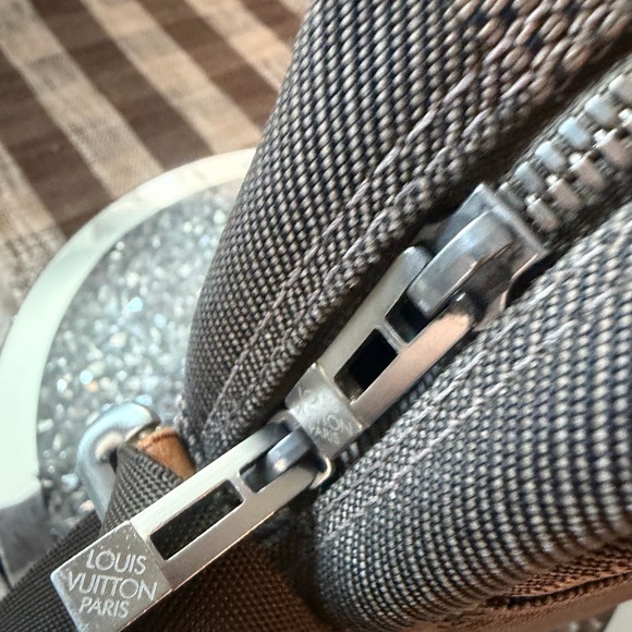 Louis Vuitton Damien Giaant Citadin Brown Canvas Messenger Bag with Tan Trim - Picture 6 of 16